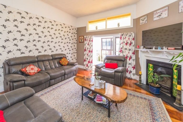 Photo of property in 21 Weraroa Road, Waverley, 4510