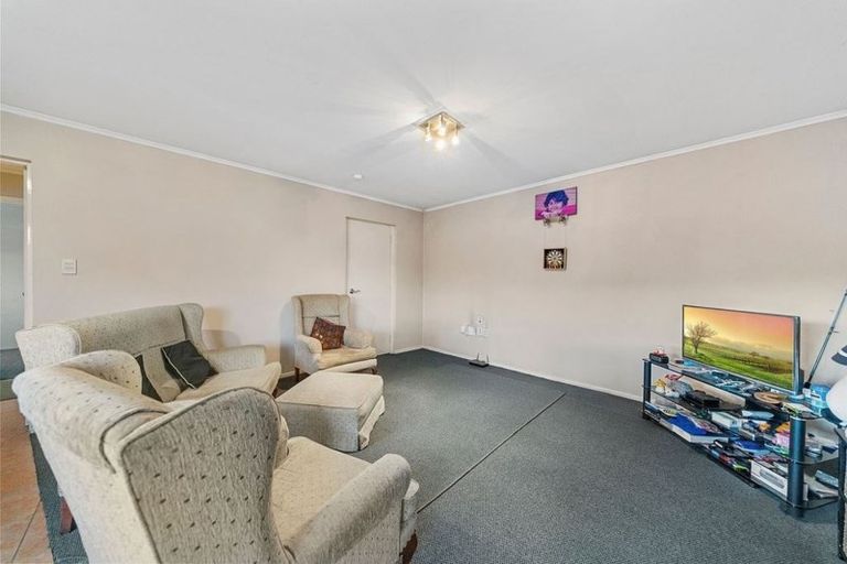 Photo of property in 15 Lane Crescent, Tawa, Wellington, 5028