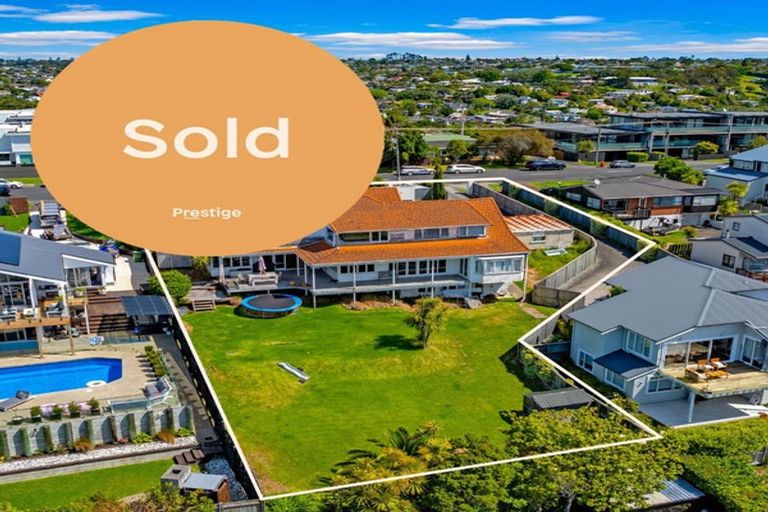 Photo of property in 18 Montgomery Avenue, Rothesay Bay, Auckland, 0630