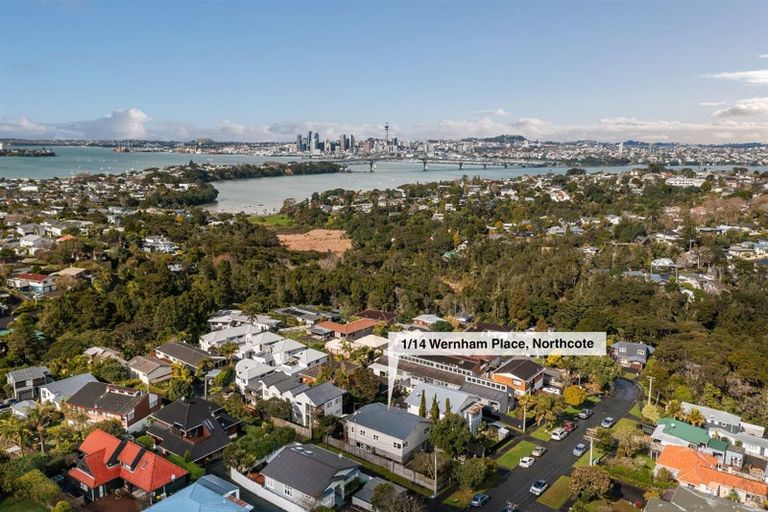 Photo of property in 1/14 Wernham Place, Northcote, Auckland, 0626