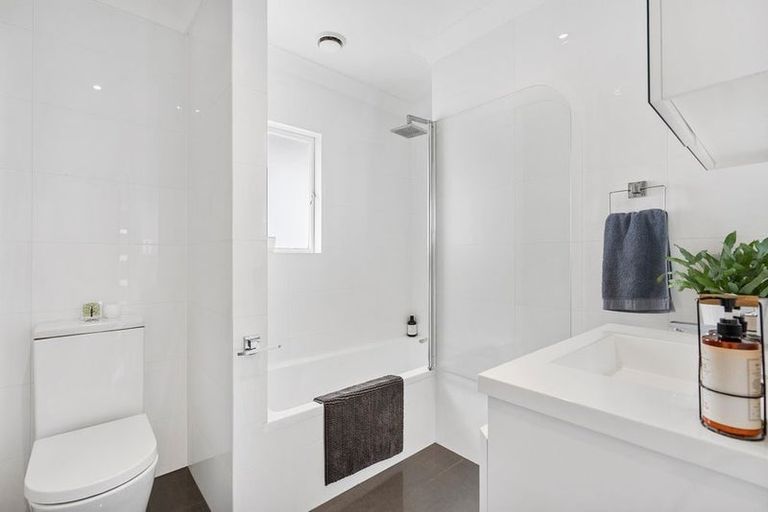 Photo of property in 16 Hadfield Street, Beach Haven, Auckland, 0626