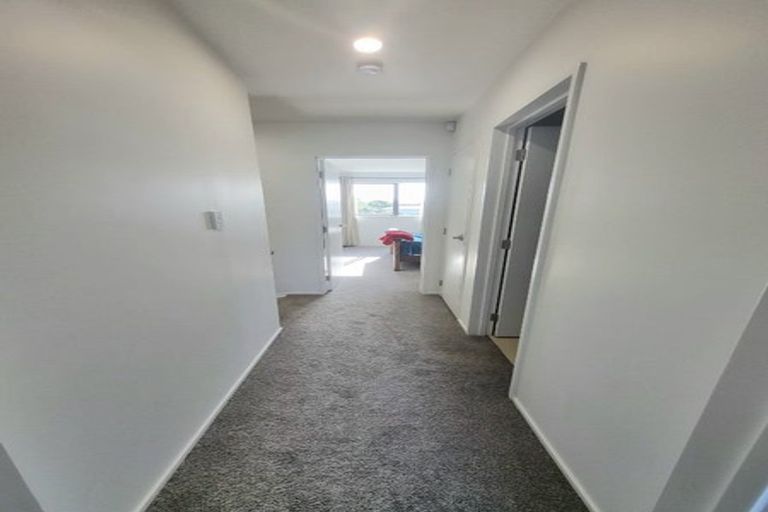 Photo of property in 3/25 Vodanovich Road, Te Atatu South, Auckland, 0610