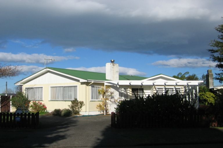 Photo of property in 14 Cranby Crescent, Onekawa, Napier, 4110