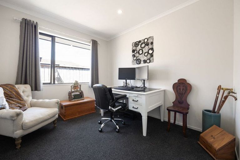 Photo of property in 16 Hehan Close, Cambridge, 3434