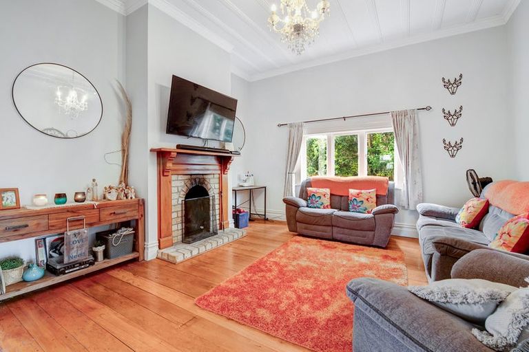 Photo of property in 31 Garfield Road, Helensville, 0800