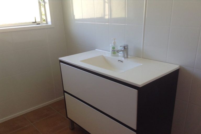 Photo of property in 14 Kallista Place, Browns Bay, Auckland, 0630