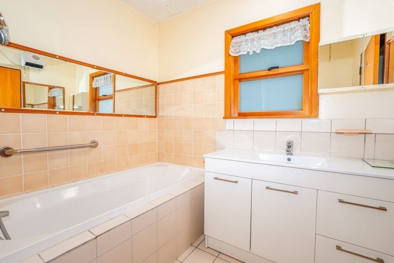 Photo of property in 25a Townsend Road, Miramar, Wellington, 6022