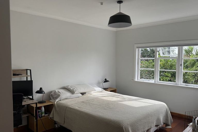 Photo of property in 1/2 Riverview Road, New Lynn, Auckland, 0600