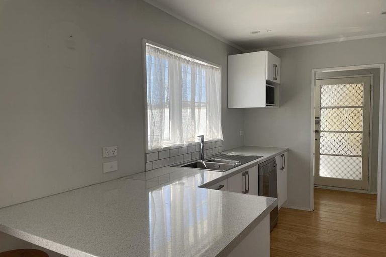 Photo of property in 1/200 Onepu Road, Lyall Bay, Wellington, 6022