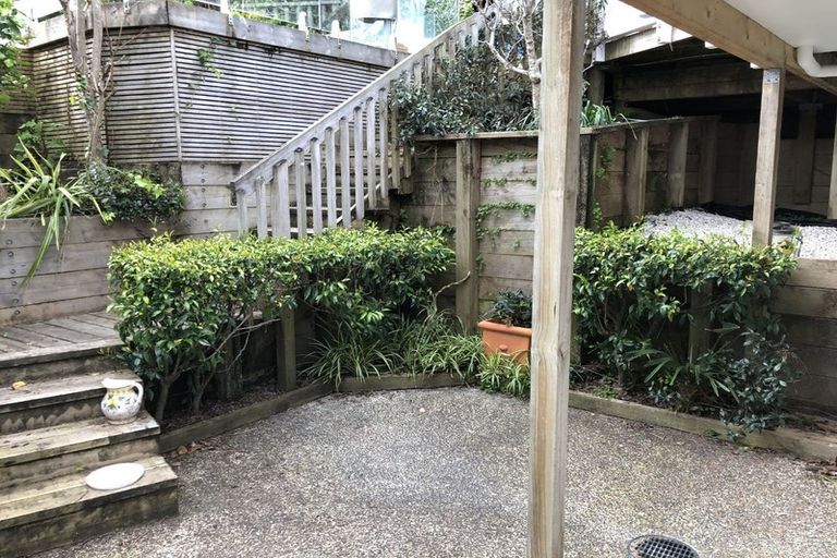 Photo of property in 6 Hinemoa Terrace, Birkenhead, Auckland, 0626