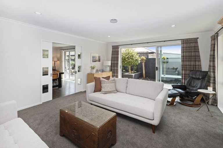 Photo of property in 28 Holiday Drive, Mairehau, Christchurch, 8052