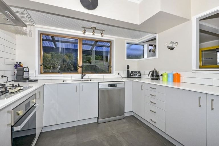 Photo of property in 1/649 Beach Road, Rothesay Bay, Auckland, 0630