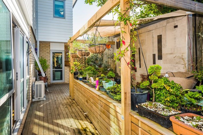 Photo of property in 6a Mchardy Place, Glenfield, Auckland, 0627