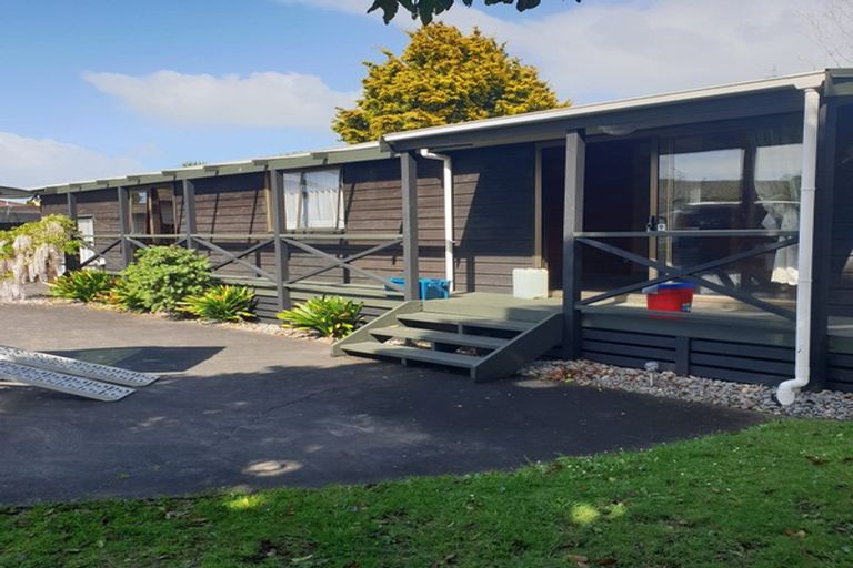 Photo of property in 28 Riverside Drive, Waiuku, 2123