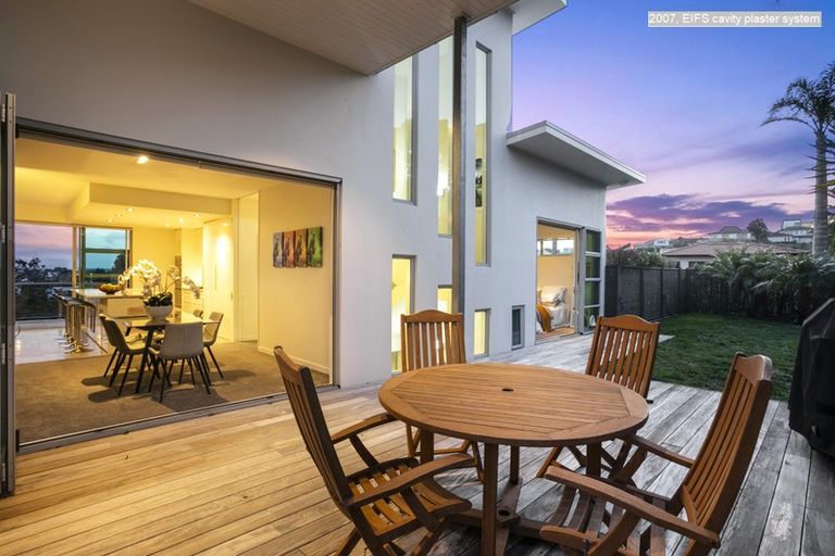 Photo of property in 32a Parr Terrace, Castor Bay, Auckland, 0620