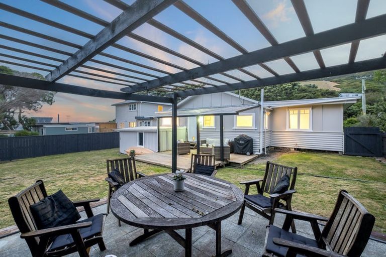 Photo of property in 3 Onepu Road, Pukerua Bay, 5026