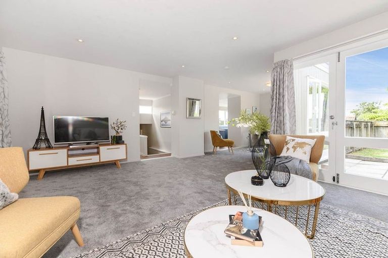 Photo of property in 6 Anchor Place, Beach Haven, Auckland, 0626