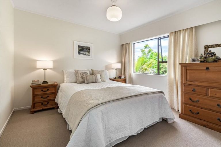 Photo of property in 2/7 Sandford Street, Campbells Bay, Auckland, 0630