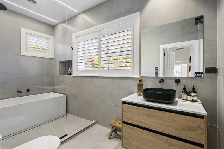 Photo of property in 136 Weston Road, St Albans, Christchurch, 8052