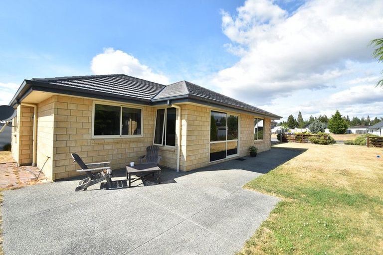 Photo of property in 14 Irishman Drive, Twizel, 7901