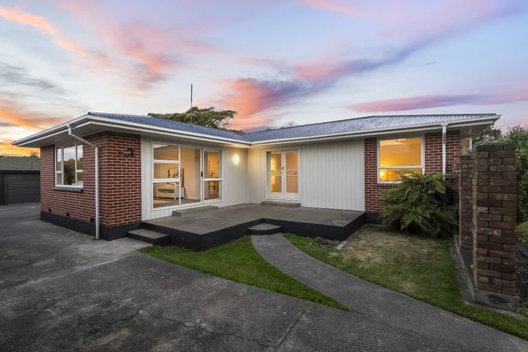 Photo of property in 27 Liverton Crescent, Bishopdale, Christchurch, 8053