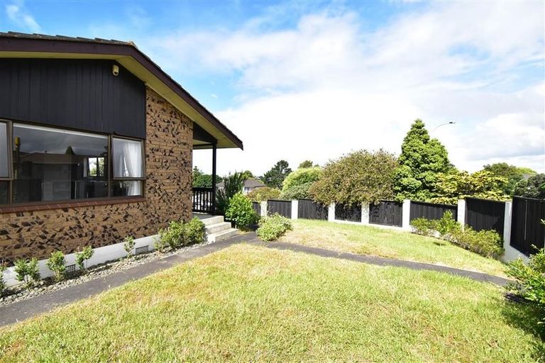 Photo of property in 1/131 Mokoia Road, Birkenhead, Auckland, 0626