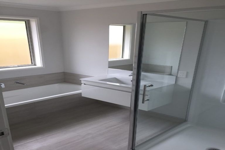 Photo of property in 22 Lakeside Terrace, Omokoroa, 3114