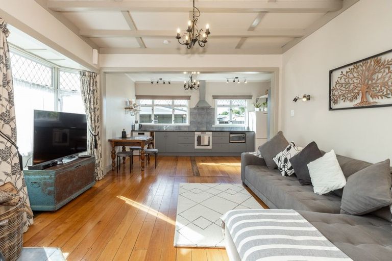 Photo of property in 208 Mayfair Avenue, Mayfair, Hastings, 4122