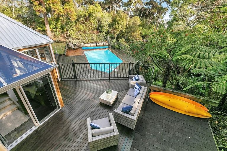 Photo of property in 72 Brigantine Drive, Beach Haven, Auckland, 0626