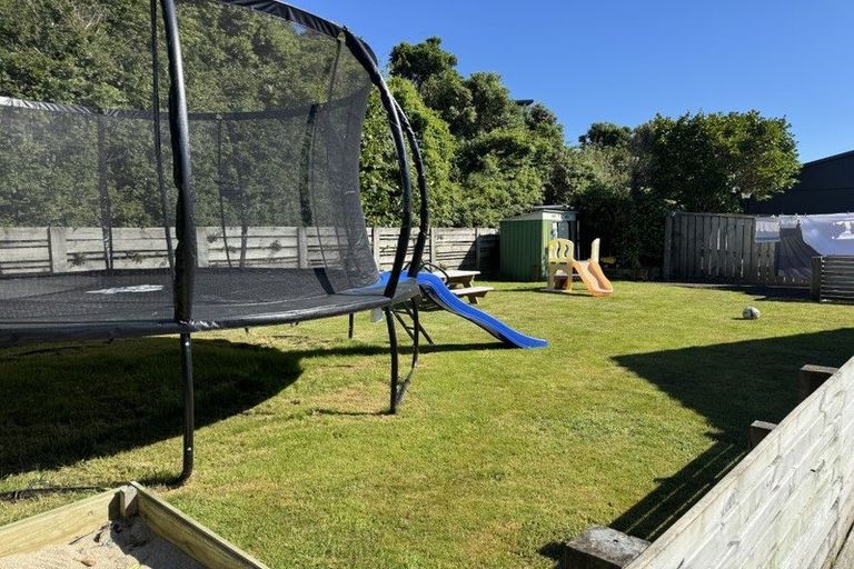 Photo of property in 129 Maungaraki Road, Korokoro, Lower Hutt, 5012