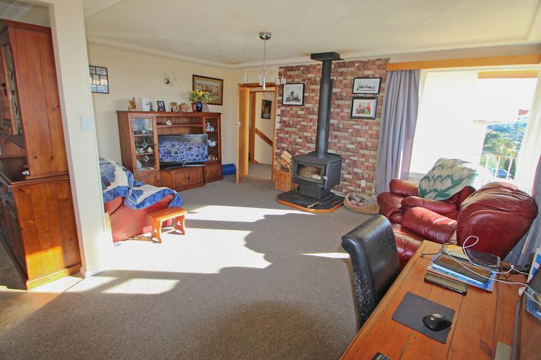 Photo of property in 12 Selwyn Street, South Hill, Oamaru, 9400