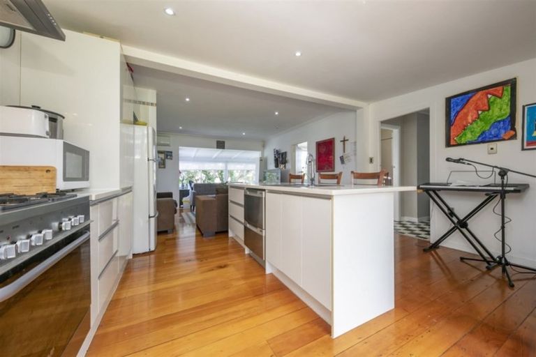 Photo of property in 201 Edmonton Road, Te Atatu South, Auckland, 0610