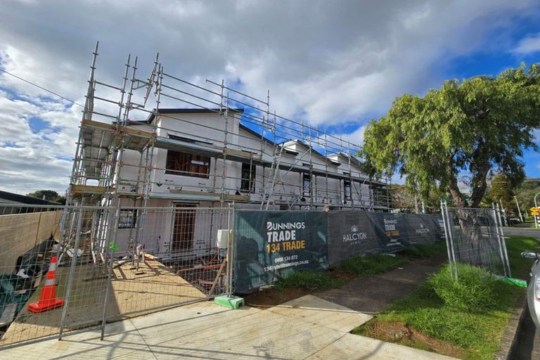 Photo of property in 39 Muir Avenue, Mangere Bridge, Auckland, 2022