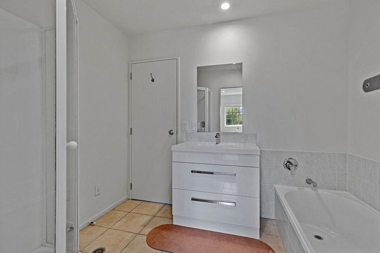 Photo of property in 3/78 Fernhill Way, Oteha, Auckland, 0632