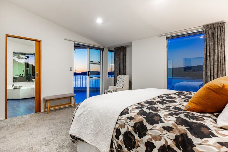 Photo of property in 28 Molyneux Close, Whitby, Porirua, 5024