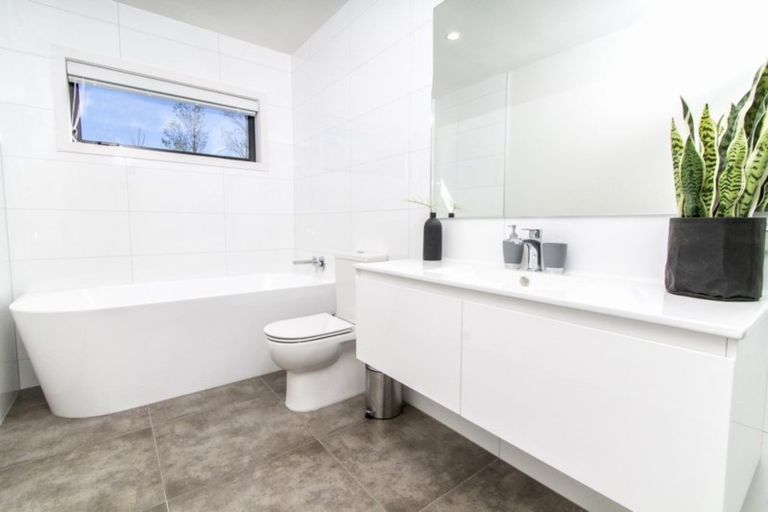 Photo of property in 75 Stratford Drive, Mount Pisa, Cromwell, 9383