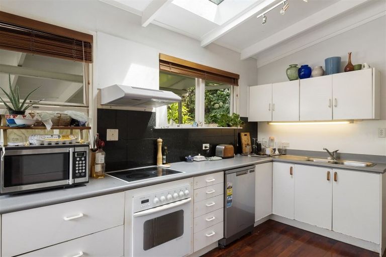 Photo of property in 62 Braemar Road, Castor Bay, Auckland, 0620