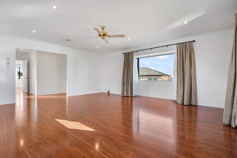 Photo of property in 103 Golf Road, New Lynn, Auckland, 0600