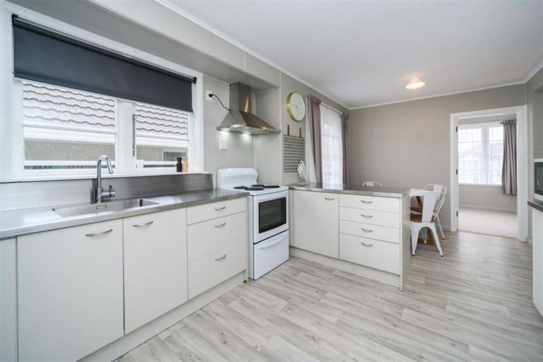 Photo of property in 2 Chester Crescent, West End, Palmerston North, 4410