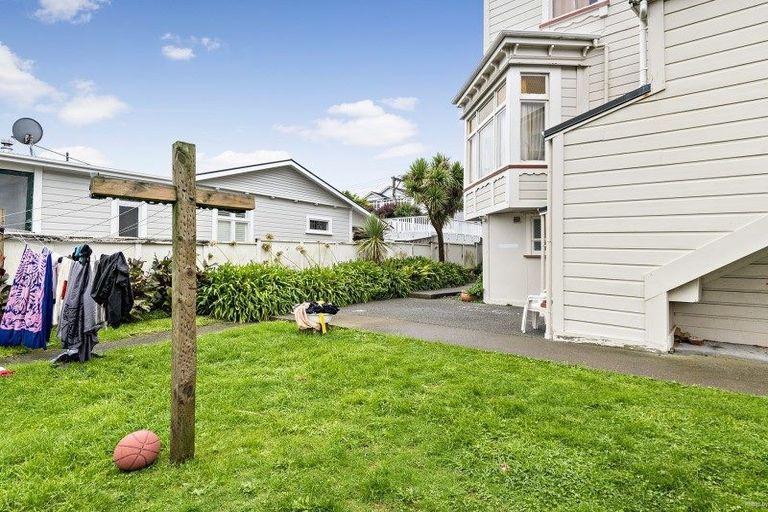 Photo of property in 4/110 Clyde Street, Island Bay, Wellington, 6023