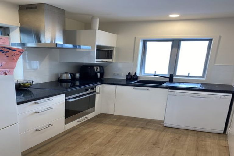 Photo of property in 8/6 John Jennings Drive, Oteha, Auckland, 0632