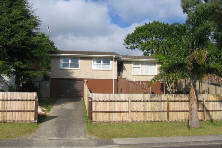 Photo of property in 1/16 Normanton Street, Glenfield, Auckland, 0629