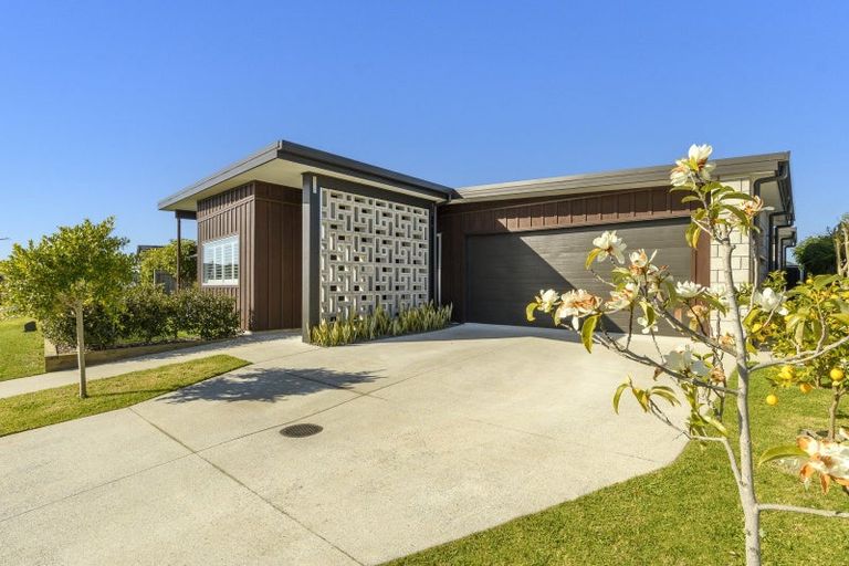 Photo of property in 6 Kahuparere Crescent, Pyes Pa, Tauranga, 3112