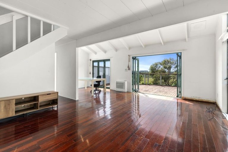 Photo of property in 81 College Road, Northcote, Auckland, 0627