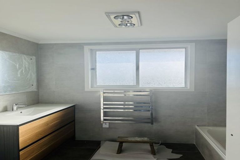 Photo of property in 120 Birkdale Road, Birkdale, Auckland, 0626