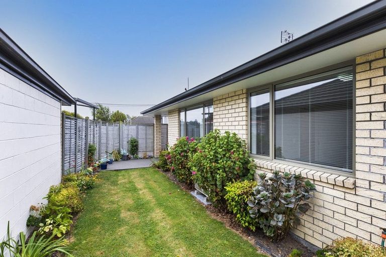 Photo of property in 2/67 Marshland Road, Shirley, Christchurch, 8061