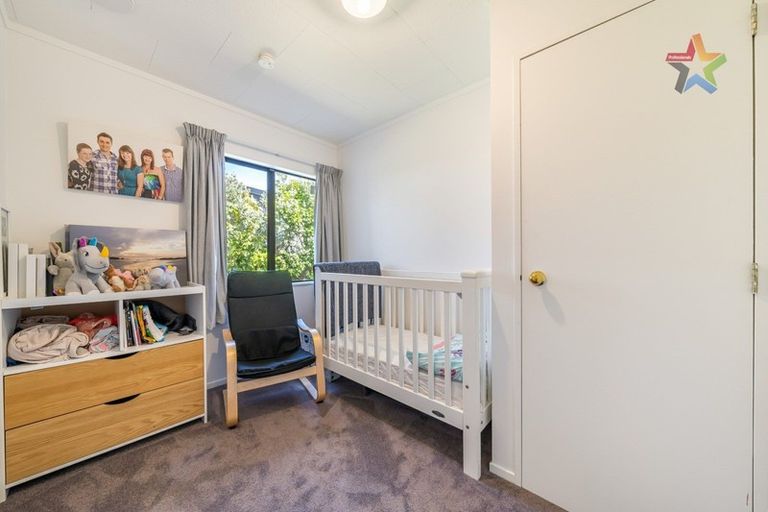 Photo of property in 21 Jasmine Grove, Maungaraki, Lower Hutt, 5010