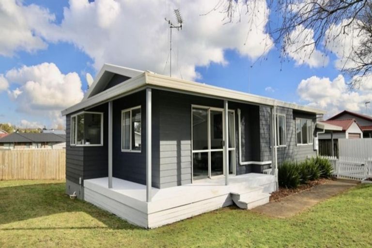 Photo of property in 20 Burrows Place, Frankton, Hamilton, 3204