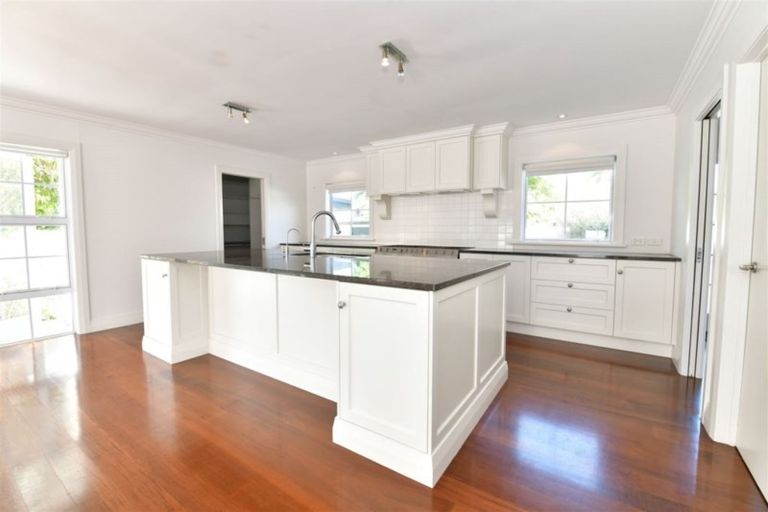 Photo of property in 77 The Circle, Manly, Whangaparaoa, 0930