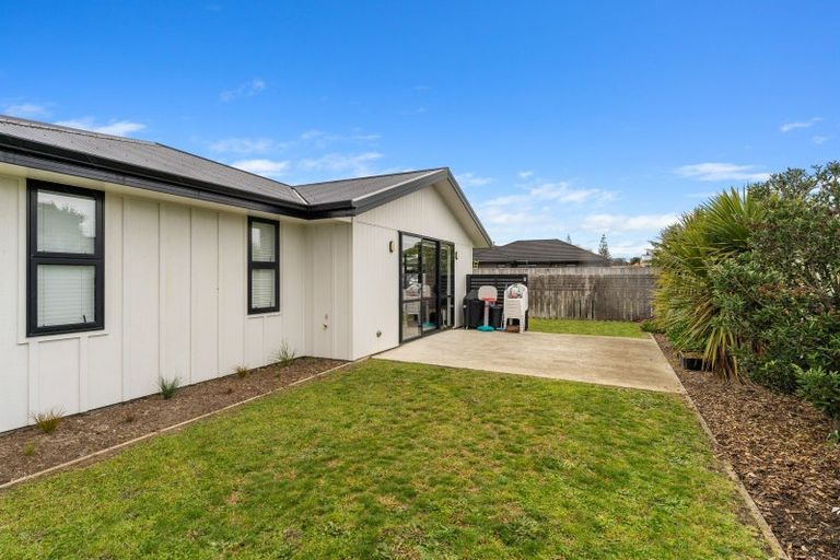 Photo of property in 1 Seagrass Place, Otaki Beach, Otaki, 5512